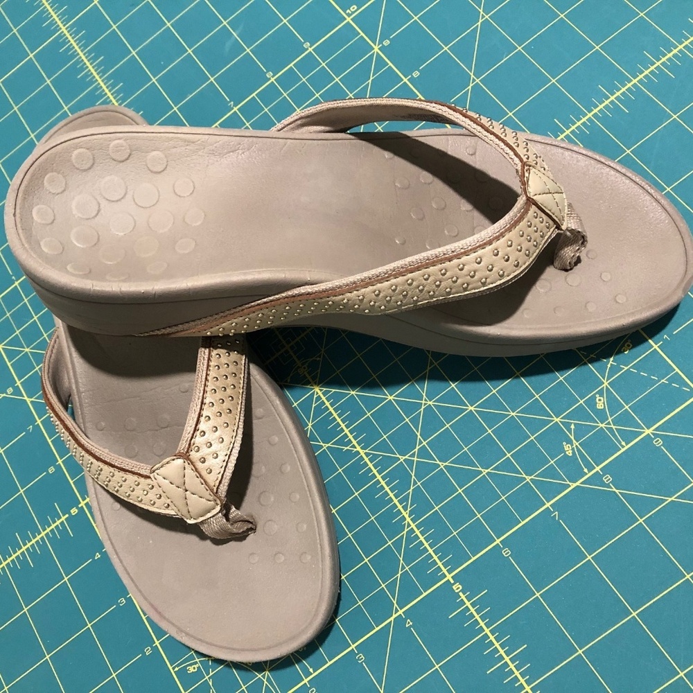 Vionic High Tide Tan Beige Kehoe Thong 9 wedge